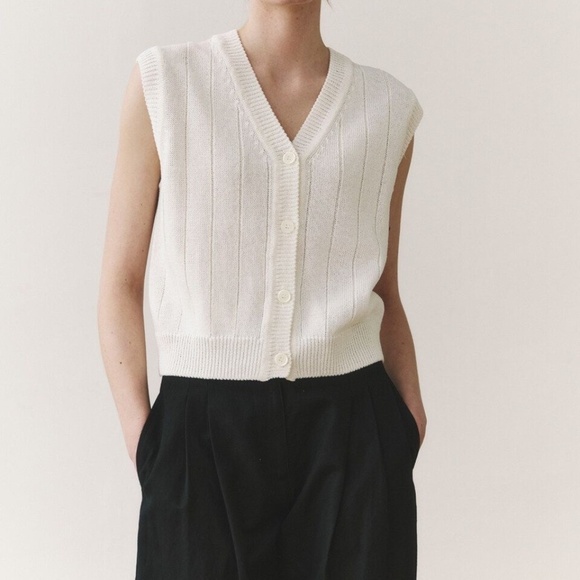 90's White Knit Vest Cropped Cable Fishermen Wrap Cross Wide Shoulders - Picture 1 of 8